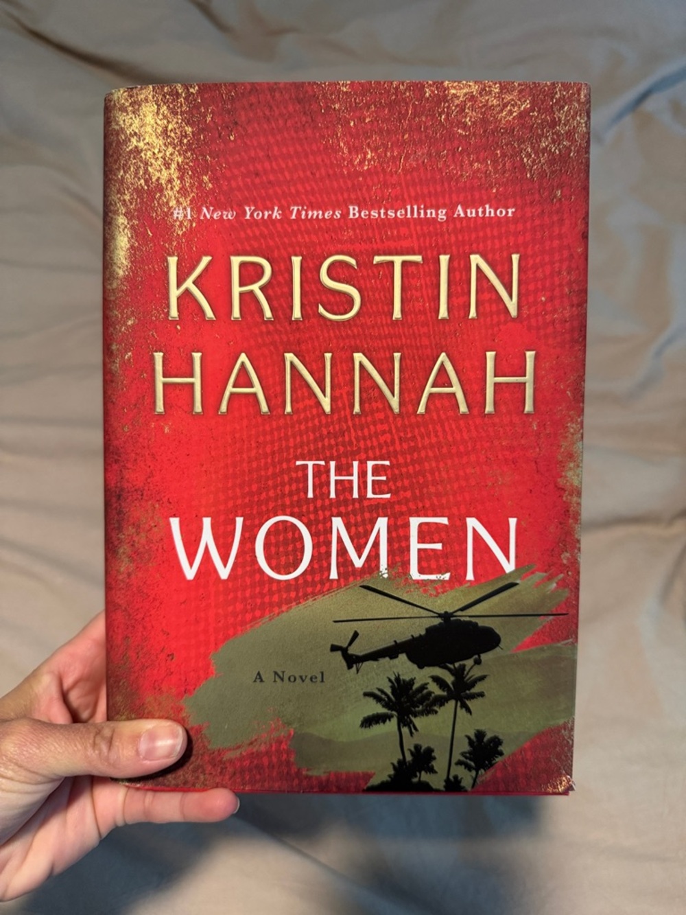 Kristin Hannah "The Women" - Red Hardcover Novel